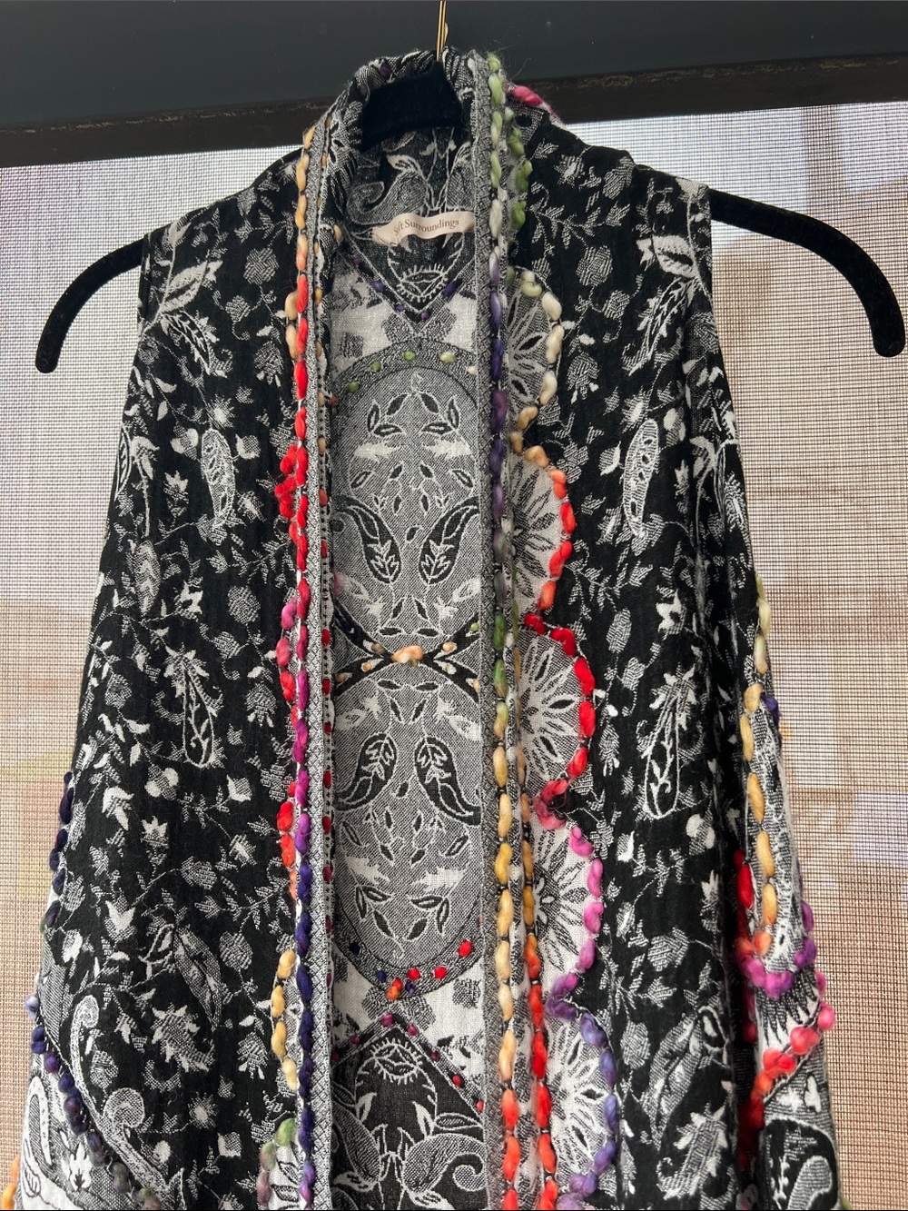 Black white colorful boho Gypsy open front sleeveless tapestry cardigan fringe - Picture 4 of 5